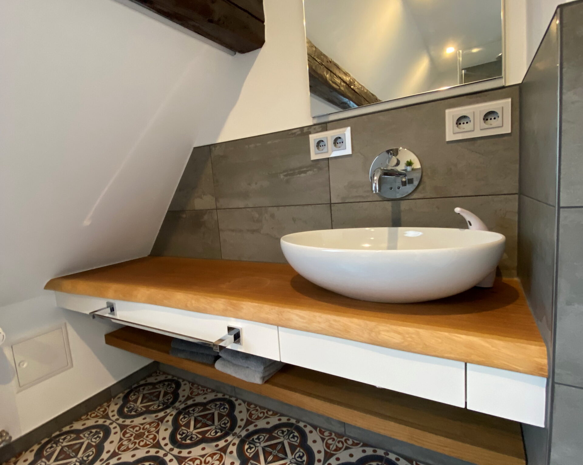 Holzmöbel in Reutlingen - Luxusbadmöbel 