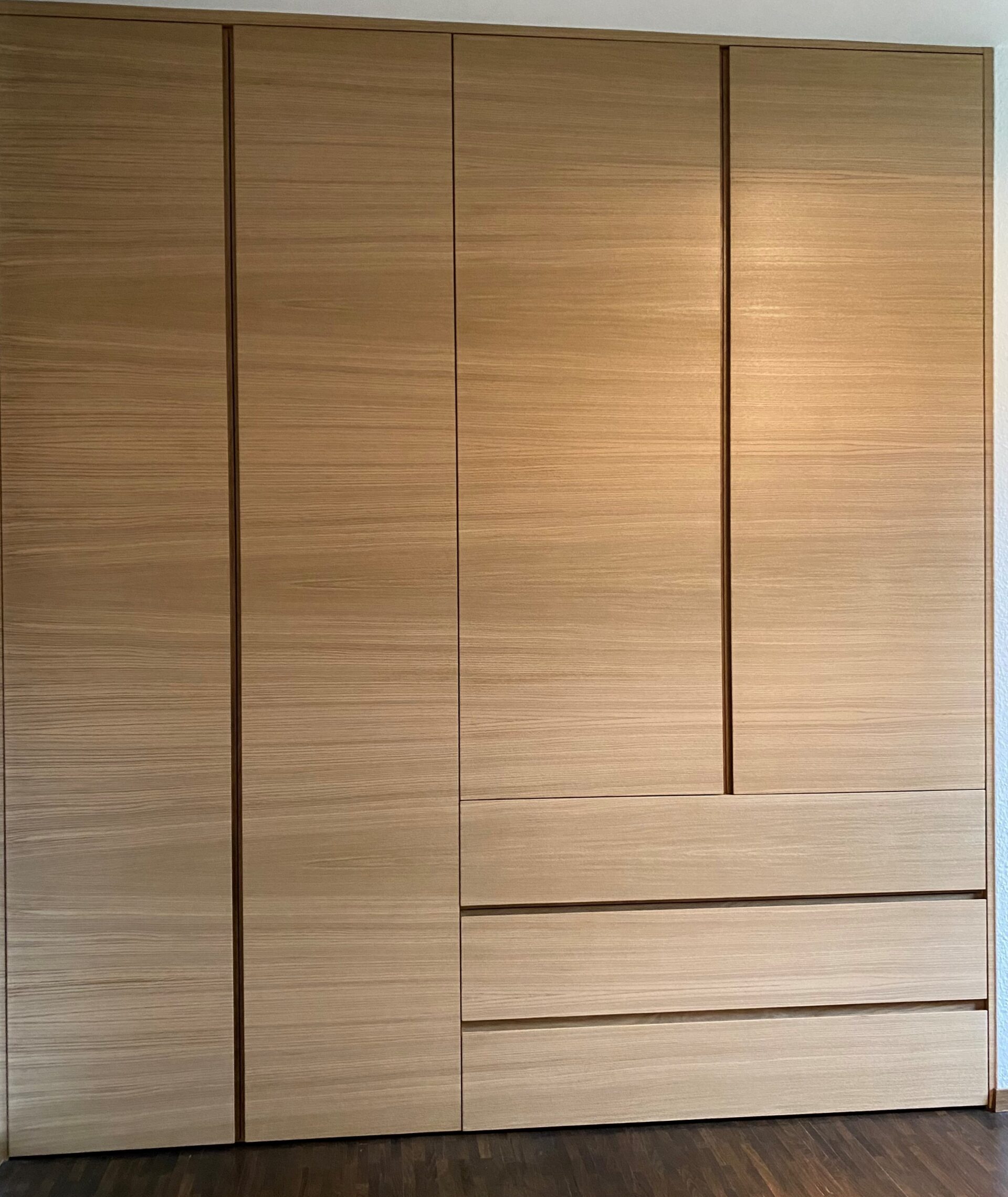 Möbel nach Maß in Reutlingen Schrank maßgeschneidert mit Holz