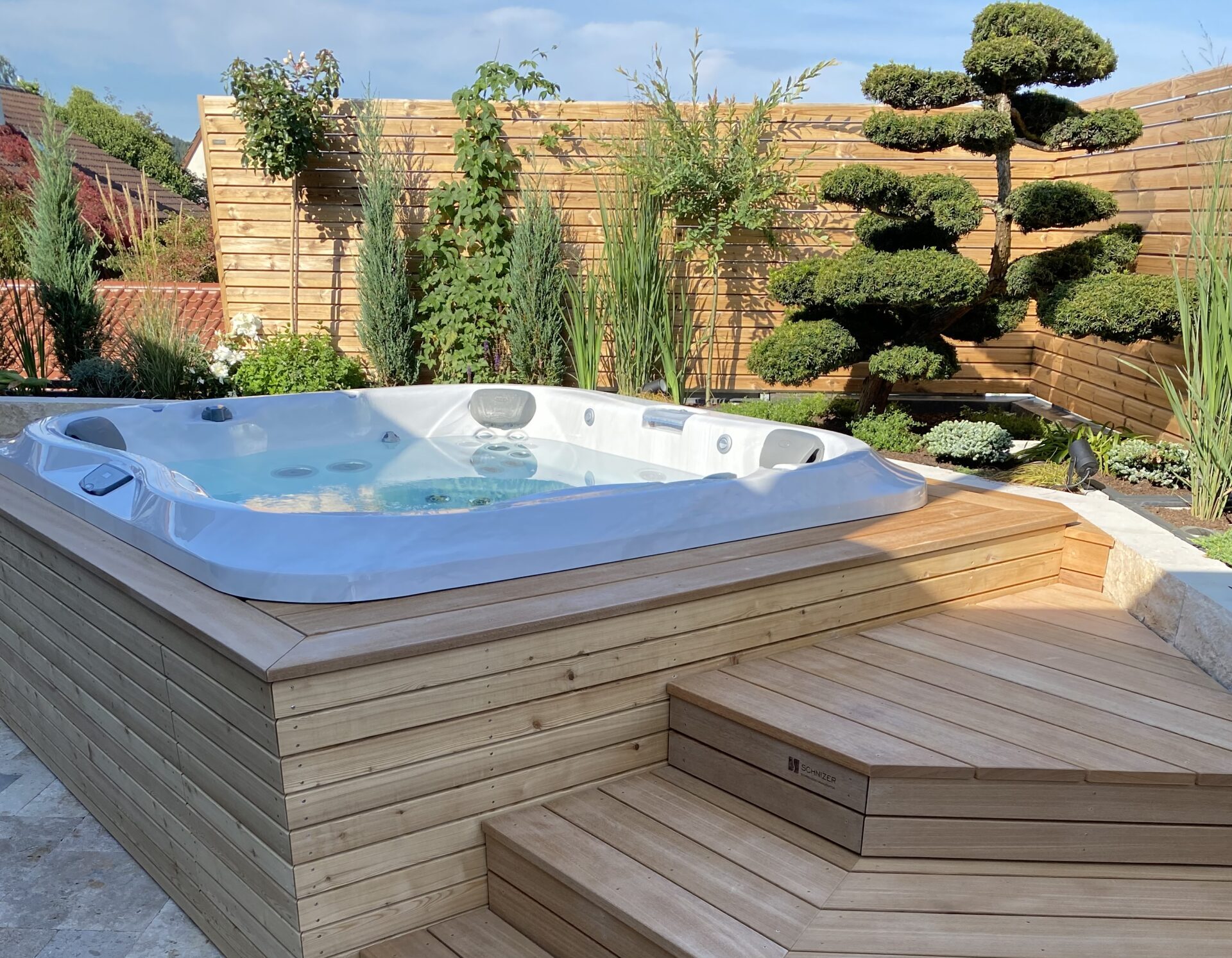 Moderne Gartensauna in Stuttgart Gartenpool beim Kunden