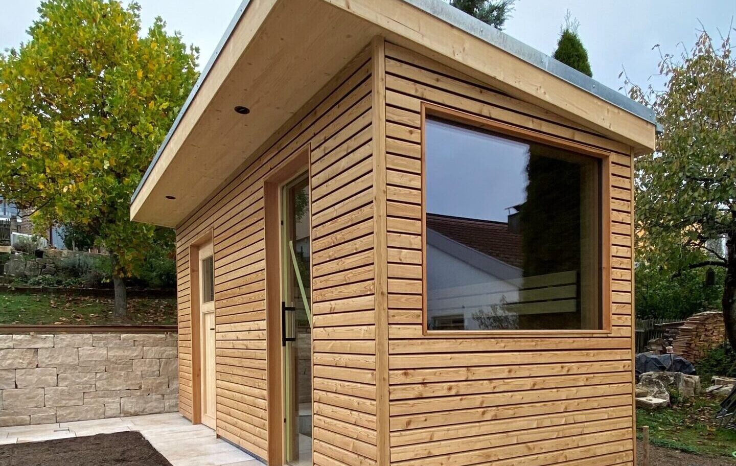 Gartensauna mit Holzverkleidung in Stuttgart