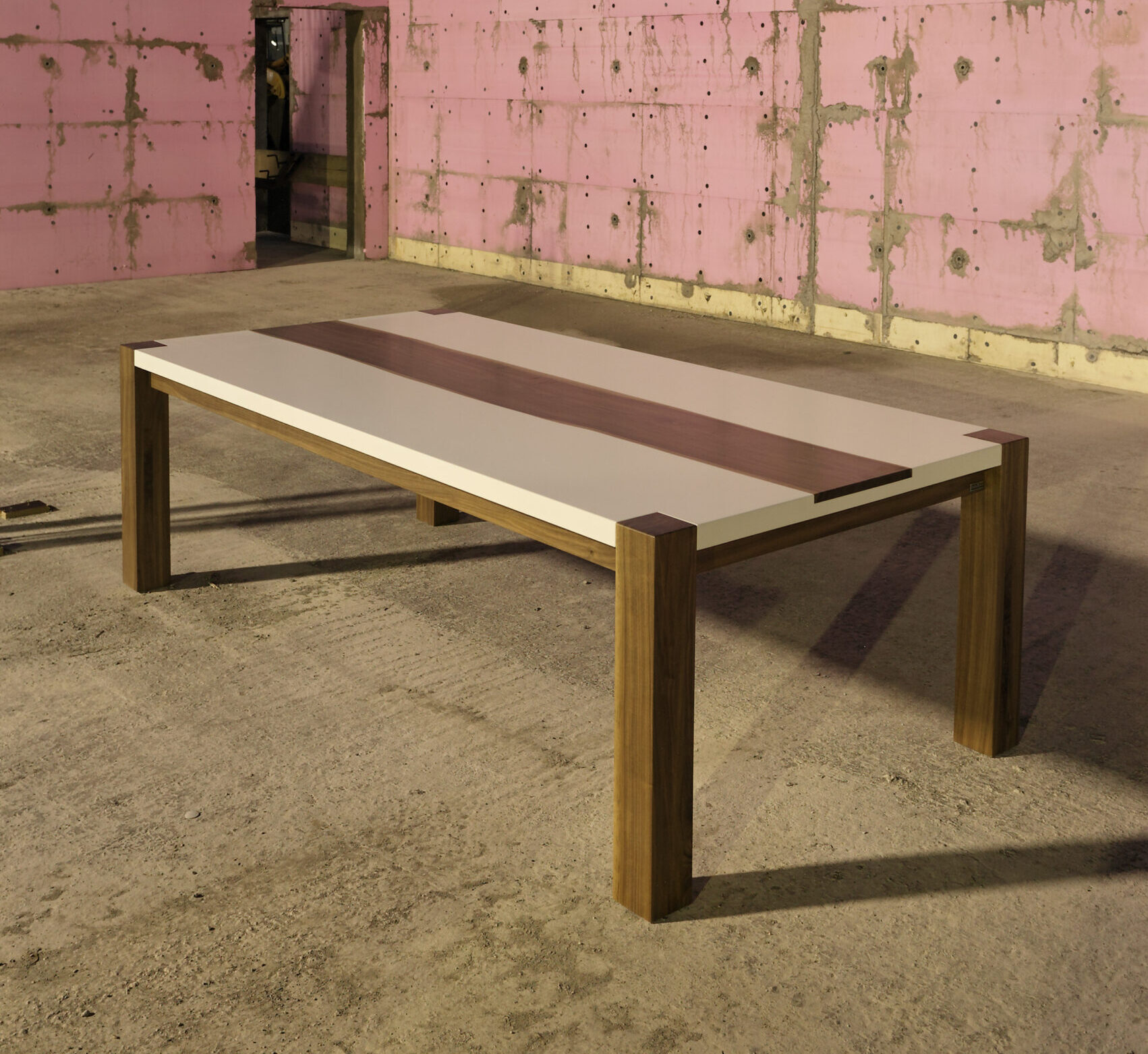 Möbelstück aus Holz in Stuttgart